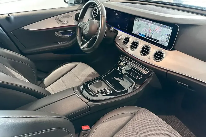 Mercedes-Benz E 300 (Clasa E) din 2022 cu 58.000 km - oferta MER200488 - foto 7