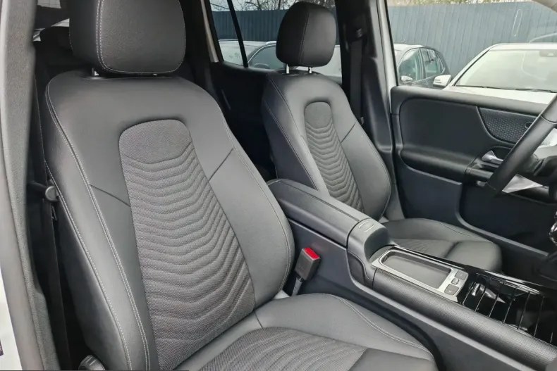 Mercedes-Benz GLB 180 (Clasa GLB) din 2024 cu 30.400 km - oferta MER200500 - foto 6