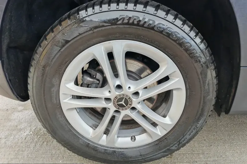 Mercedes-Benz GLB 180 (Clasa GLB) din 2024 cu 30.400 km - oferta MER200500 - foto 9