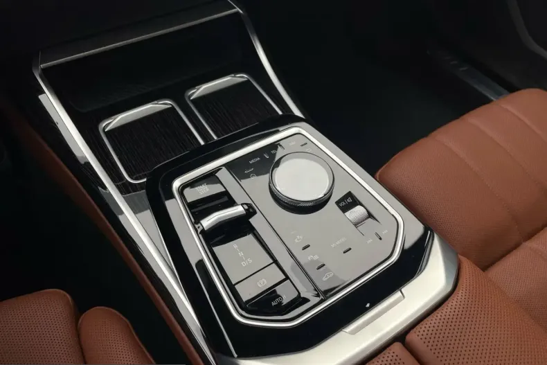 BMW 750 (Seria 7) din 2025 cu 24.387 km - oferta BMW200502 - foto 19