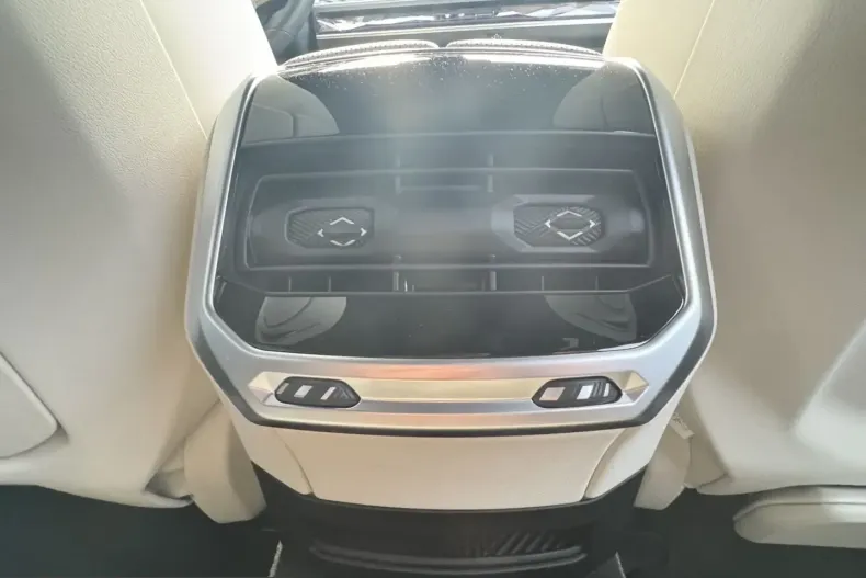 BMW 750 (Seria 7) din 2025 cu 25.784 km - oferta BMW200503 - foto 35