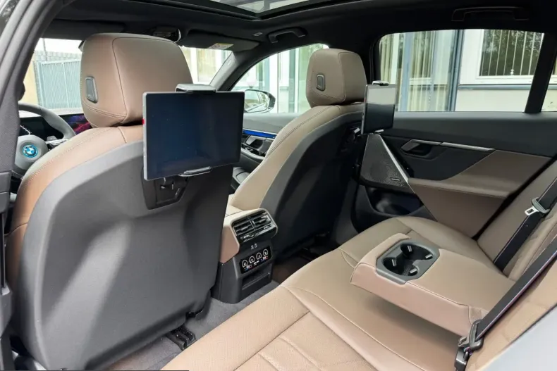 BMW 530 (Seria 5) din 2025 cu 4.060 km - oferta BMW200522 - foto 3