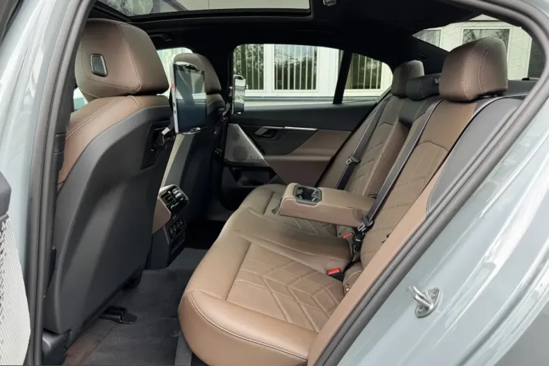 BMW 530 (Seria 5) din 2025 cu 4.436 km - oferta BMW200526 - foto 15