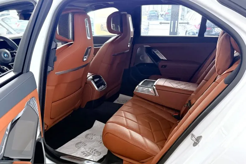 BMW M760 (Seria 7) din 2023 cu 26.172 km - oferta BMW200532 - foto 12