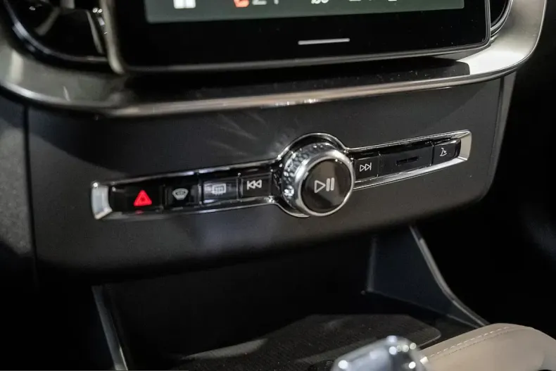 Volvo XC90 din 2026 cu 50 km - oferta VOL200574 - foto 18