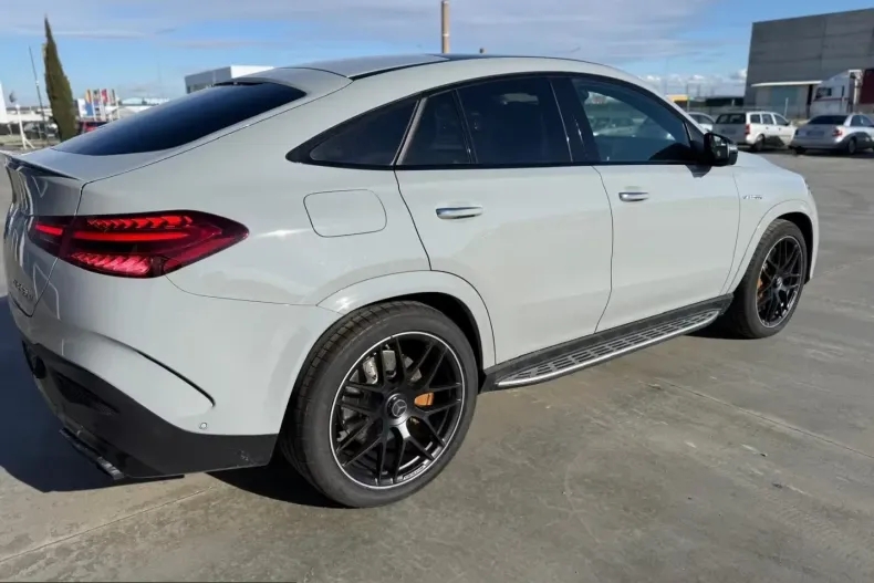 Mercedes-Benz GLE 63 AMG (Clasa GLE) din 2026 cu 40 km - oferta MER200580 - foto 4