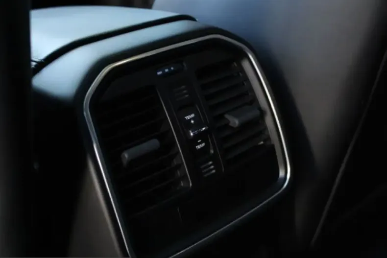 Porsche Macan din 2024 cu 10.749 km - oferta POR200595 - foto 29