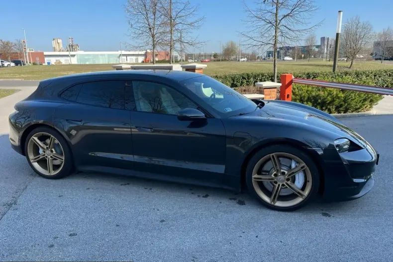 Porsche Taycan din 2023 cu 16.800 km - oferta POR200601 - foto 2