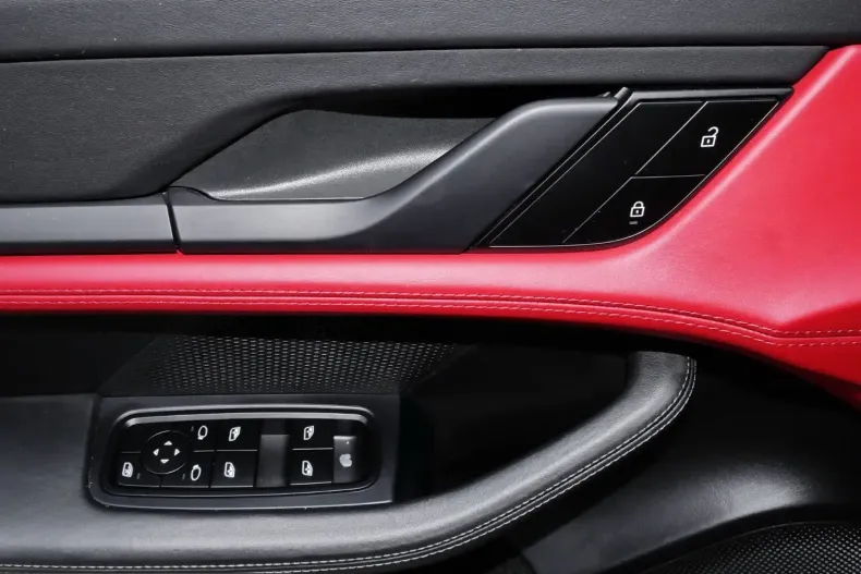 Porsche Taycan din 2023 cu 38.215 km - oferta POR200604 - foto 19