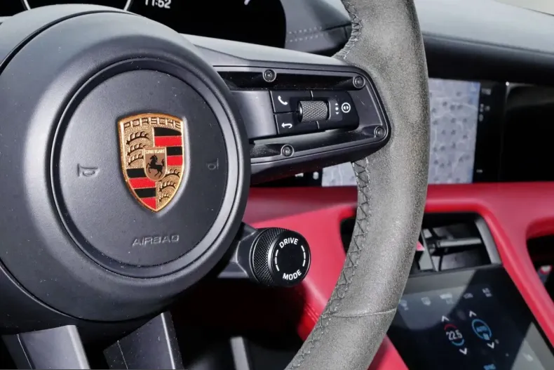 Porsche Taycan din 2023 cu 38.215 km - oferta POR200604 - foto 22