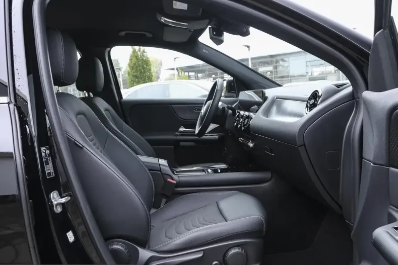 Mercedes-Benz GLA 200 (Clasa GLA) din 2024 cu 26.968 km - oferta MER200620 - foto 11