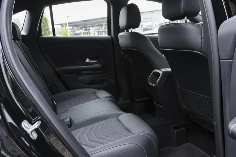 Mercedes-Benz GLA 200 (Clasa GLA) din 2024 cu 26.968 km - oferta MER200620 - foto 12