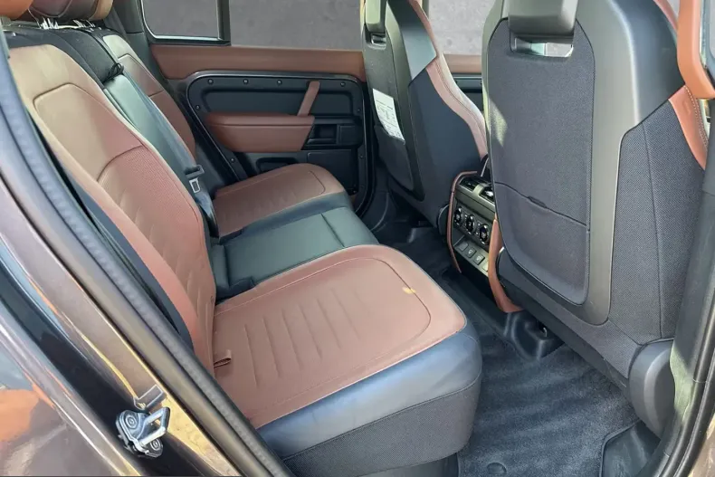 Land Rover Defender din 2025 cu 8.900 km - oferta LAN200623 - foto 6