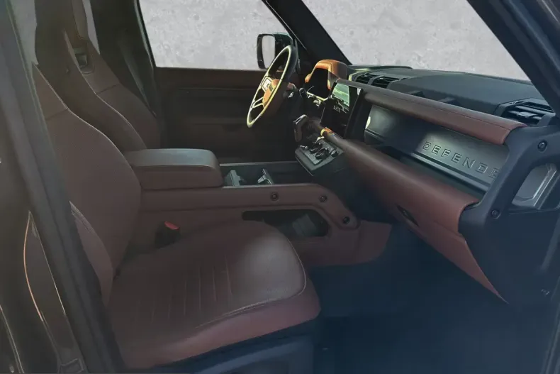 Land Rover Defender din 2025 cu 8.900 km - oferta LAN200623 - foto 7