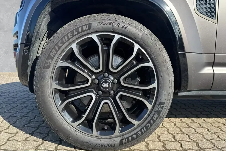 Land Rover Defender din 2025 cu 8.900 km - oferta LAN200623 - foto 8