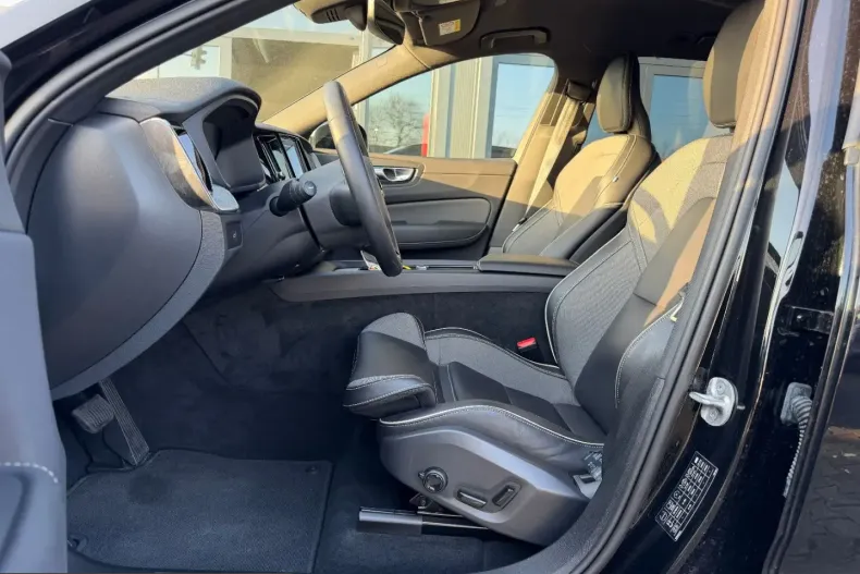 Volvo XC60 din 2023 cu 19.900 km - oferta VOL200624 - foto 11