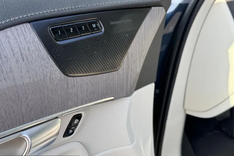 Volvo XC90 din 2023 cu 56.450 km - oferta VOL200629 - foto 25