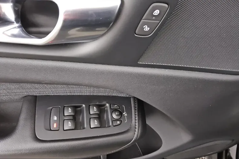 Volvo XC60 din 2022 cu 95.687 km - oferta VOL200667 - foto 9