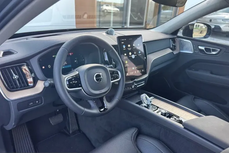 Volvo XC60 din 2025 cu 3.918 km - oferta VOL200869 - foto 8