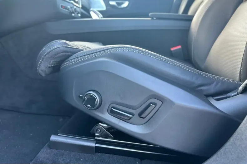 Volvo XC60 din 2025 cu 3.918 km - oferta VOL200869 - foto 10