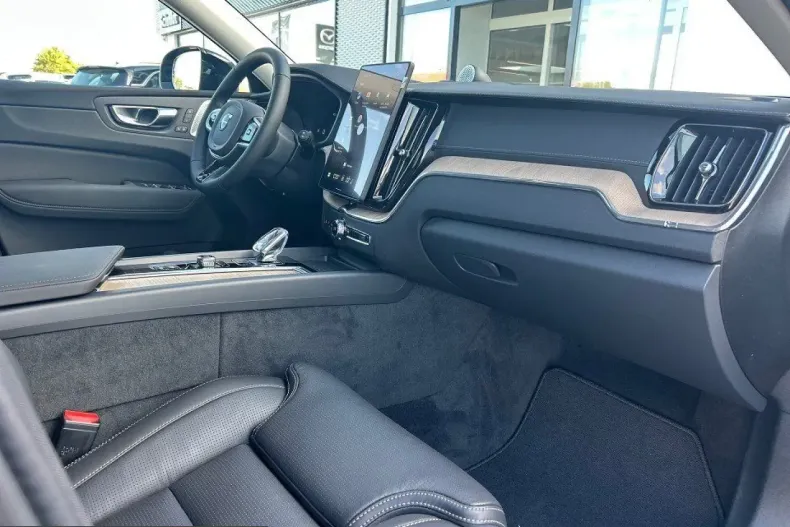 Volvo XC60 din 2025 cu 3.918 km - oferta VOL200869 - foto 12
