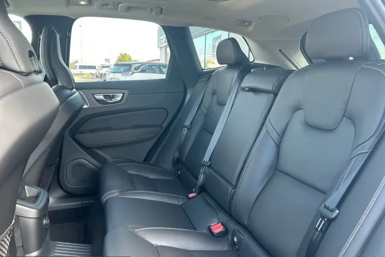 Volvo XC60 din 2025 cu 3.918 km - oferta VOL200869 - foto 13