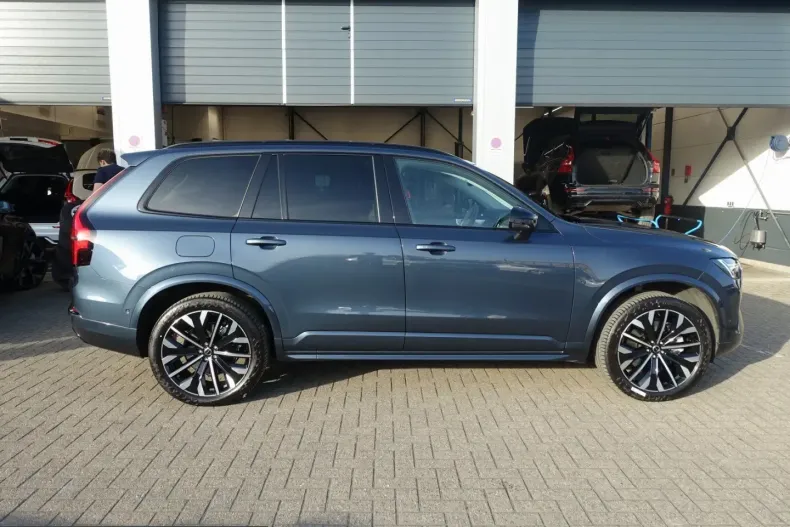 Volvo XC90 din 2025 cu 11.863 km - oferta VOL200870 - foto 8