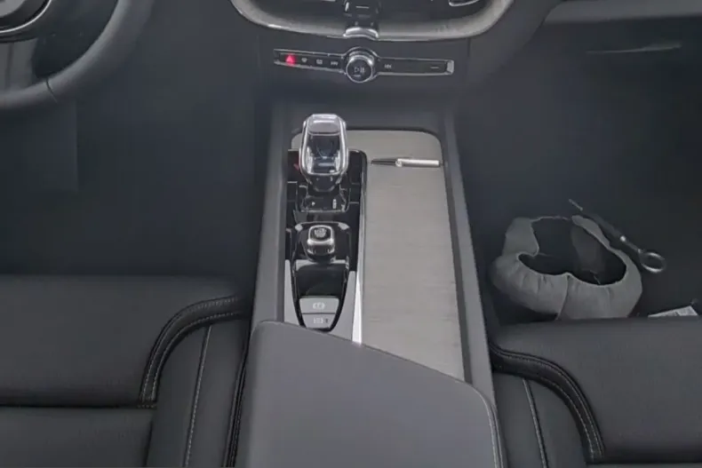 Volvo XC60 din 2025 cu 14.990 km - oferta VOL200872 - foto 6