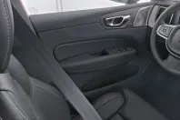 Volvo XC60 din 2025 cu 14.990 km - oferta VOL200872 - foto 12