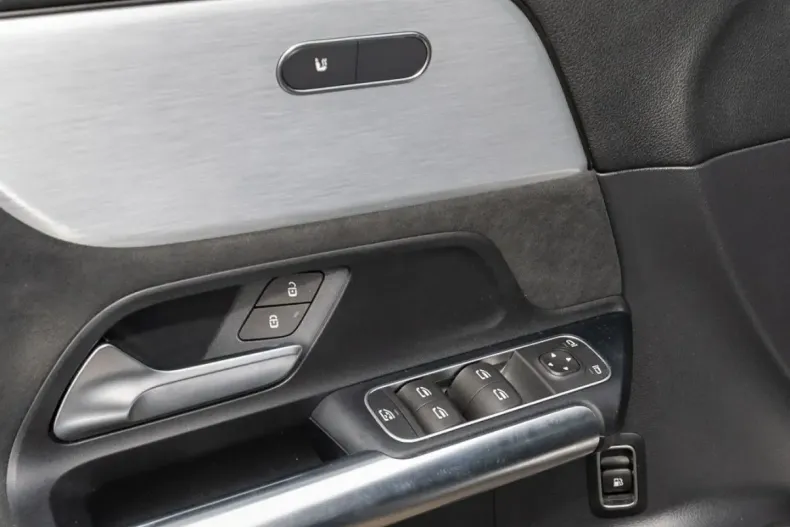 Mercedes-Benz GLA 250 (Clasa GLA) din 2022 cu 42.178 km - oferta MER200893 - foto 4