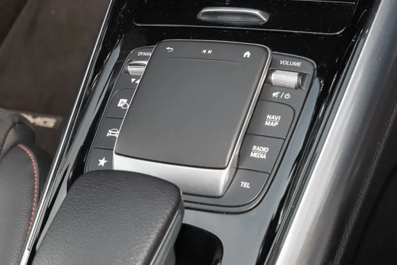 Mercedes-Benz GLA 250 (Clasa GLA) din 2022 cu 42.178 km - oferta MER200893 - foto 8