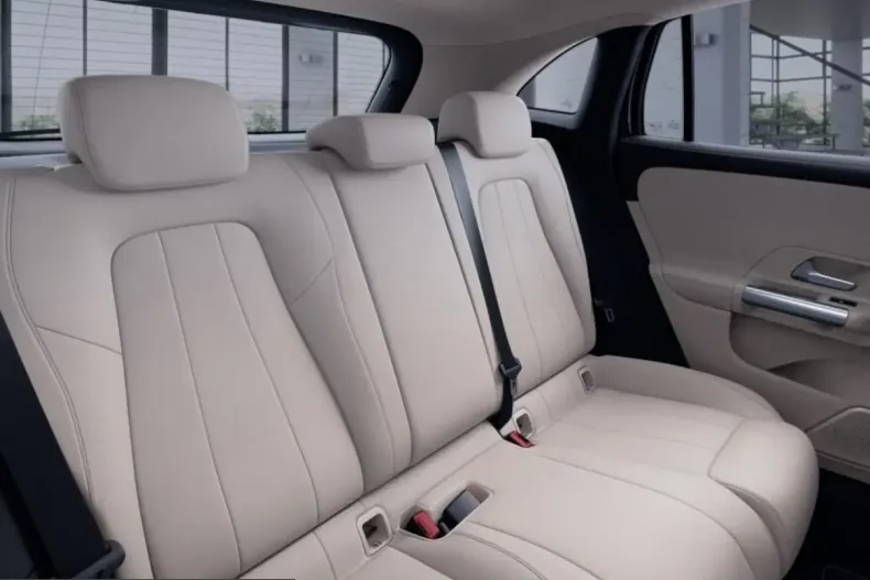 Mercedes-Benz GLA 250 (Clasa GLA) din 2021 cu 43.392 km - oferta MER200895 - foto 10