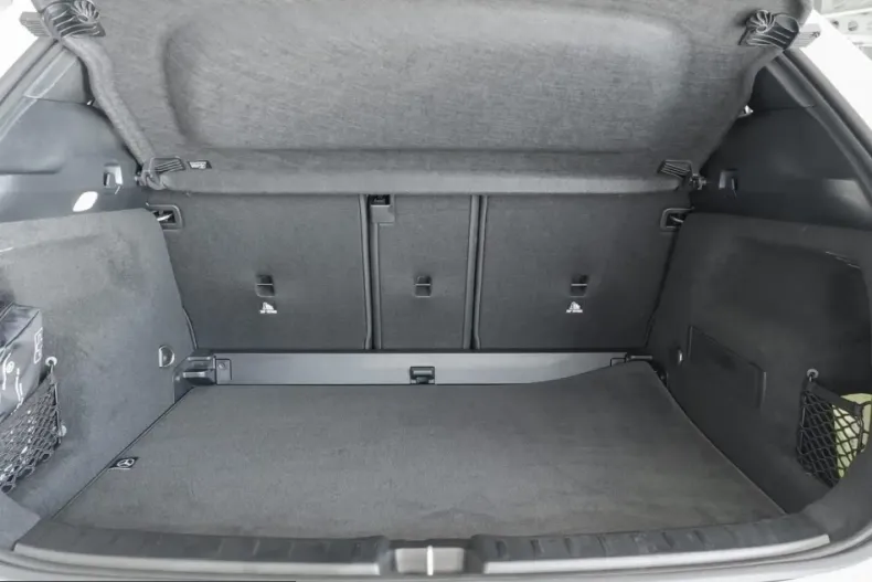 Mercedes-Benz GLA 250 (Clasa GLA) din 2024 cu 4.500 km - oferta MER200904 - foto 5