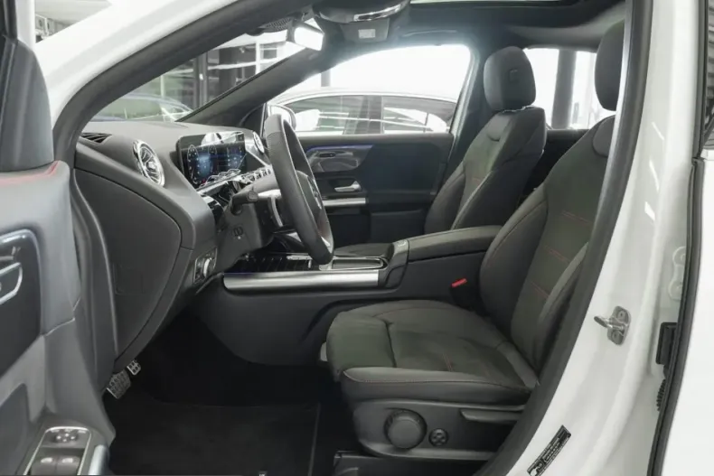 Mercedes-Benz GLA 250 (Clasa GLA) din 2024 cu 4.500 km - oferta MER200904 - foto 6