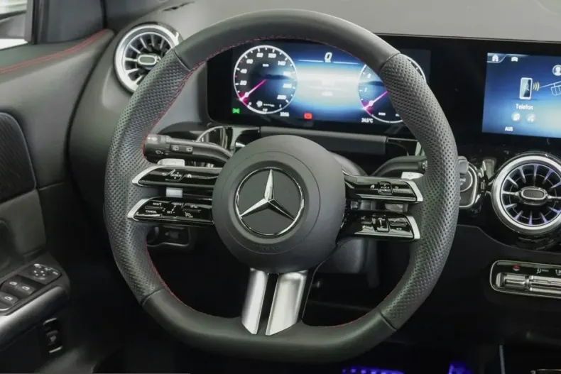 Mercedes-Benz GLA 250 (Clasa GLA) din 2024 cu 4.500 km - oferta MER200904 - foto 7