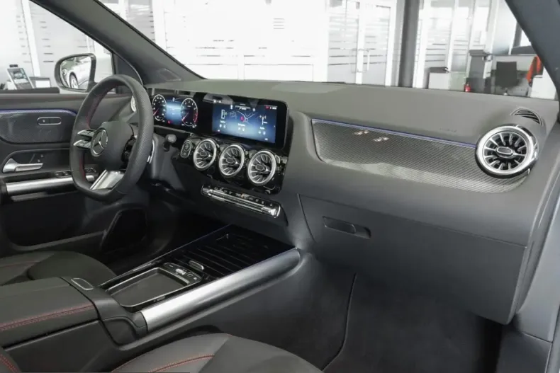 Mercedes-Benz GLA 250 (Clasa GLA) din 2024 cu 4.500 km - oferta MER200904 - foto 9