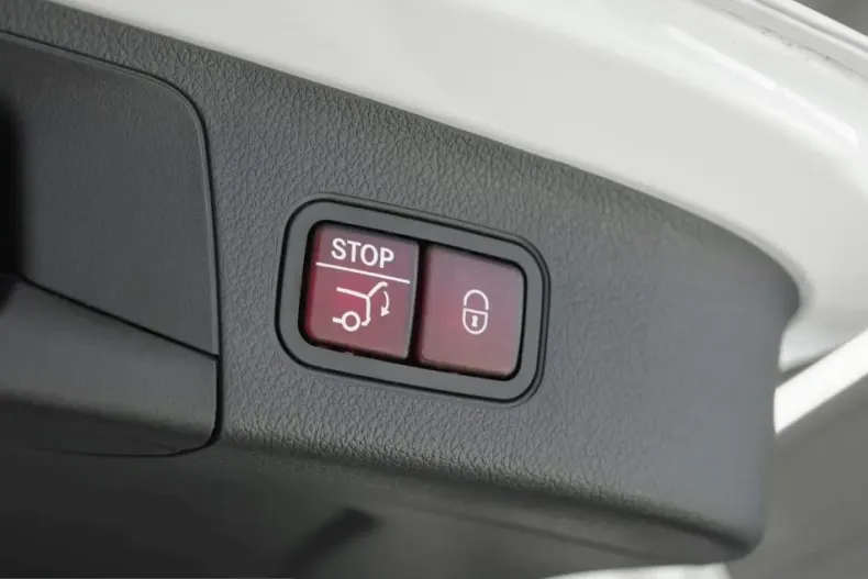 Mercedes-Benz GLA 250 (Clasa GLA) din 2024 cu 4.500 km - oferta MER200904 - foto 10