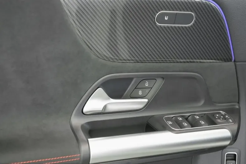 Mercedes-Benz GLA 250 (Clasa GLA) din 2024 cu 4.500 km - oferta MER200904 - foto 17