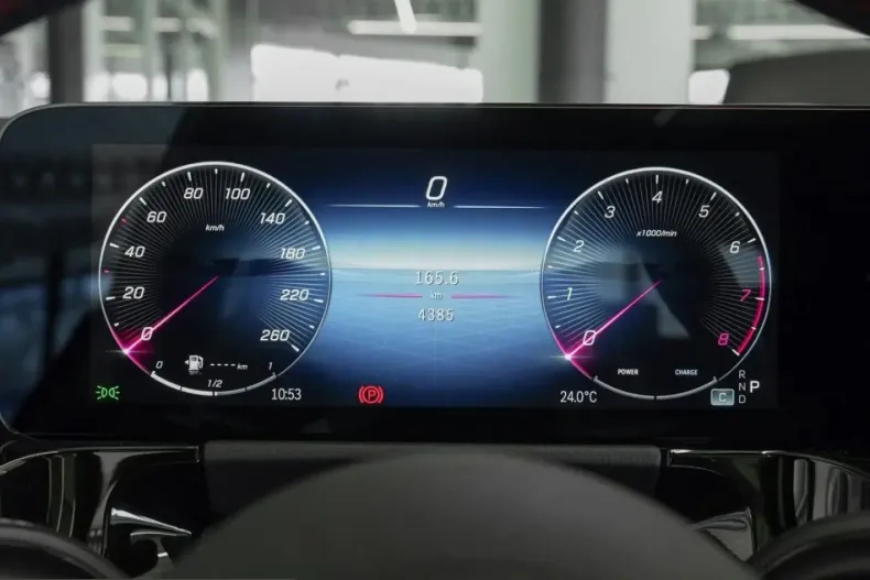 Mercedes-Benz GLA 250 (Clasa GLA) din 2024 cu 4.500 km - oferta MER200904 - foto 19