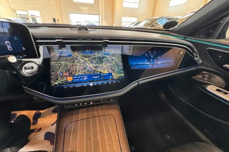 Mercedes-Benz E 400 (Clasa E) din 2023 cu 39.890 km - oferta MER200928 - foto 12