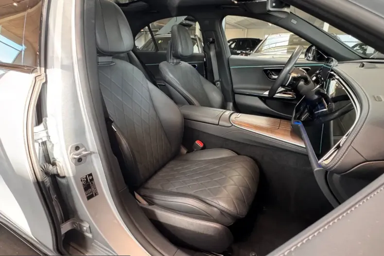 Mercedes-Benz E 400 (Clasa E) din 2023 cu 39.890 km - oferta MER200928 - foto 19