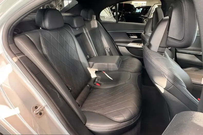 Mercedes-Benz E 400 (Clasa E) din 2023 cu 39.890 km - oferta MER200928 - foto 20