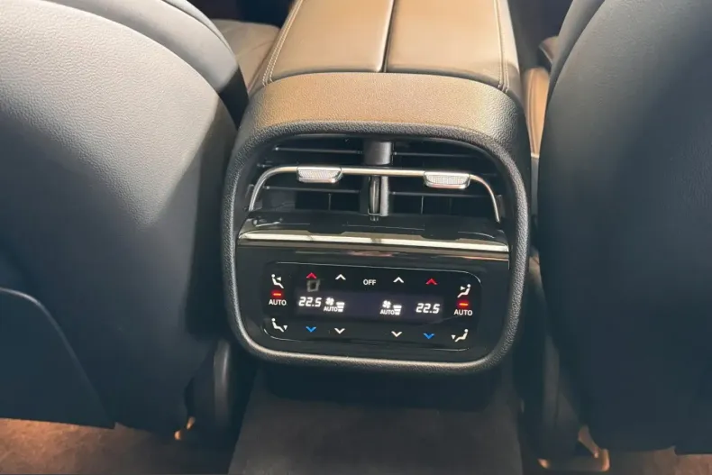 Mercedes-Benz E 400 (Clasa E) din 2023 cu 39.890 km - oferta MER200928 - foto 22