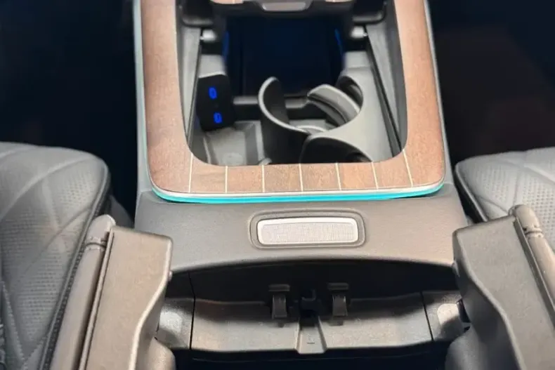 Mercedes-Benz E 400 (Clasa E) din 2023 cu 39.890 km - oferta MER200928 - foto 31