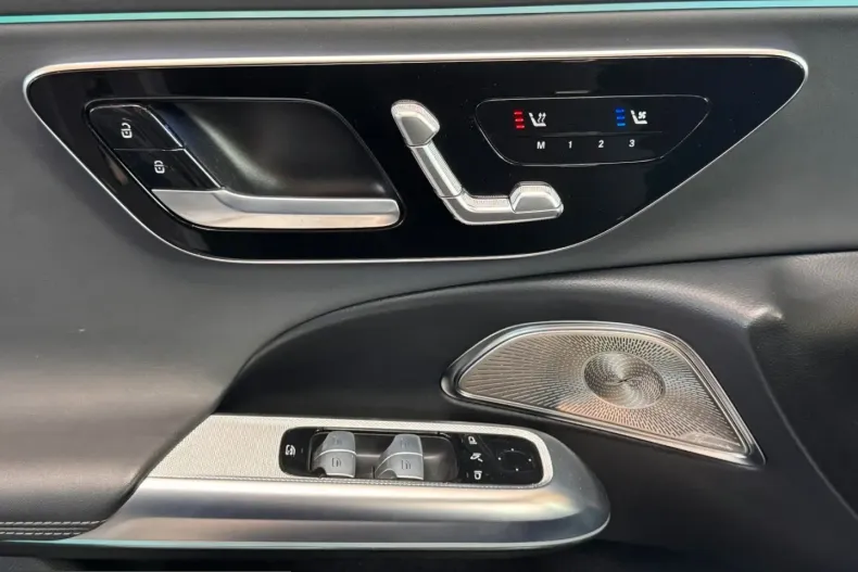 Mercedes-Benz E 400 (Clasa E) din 2023 cu 39.890 km - oferta MER200928 - foto 33