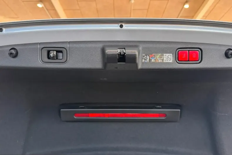 Mercedes-Benz E 400 (Clasa E) din 2023 cu 39.890 km - oferta MER200928 - foto 38