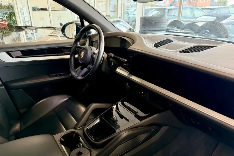 Porsche Cayenne din 2023 cu 9.971 km - oferta POR200962 - foto 13