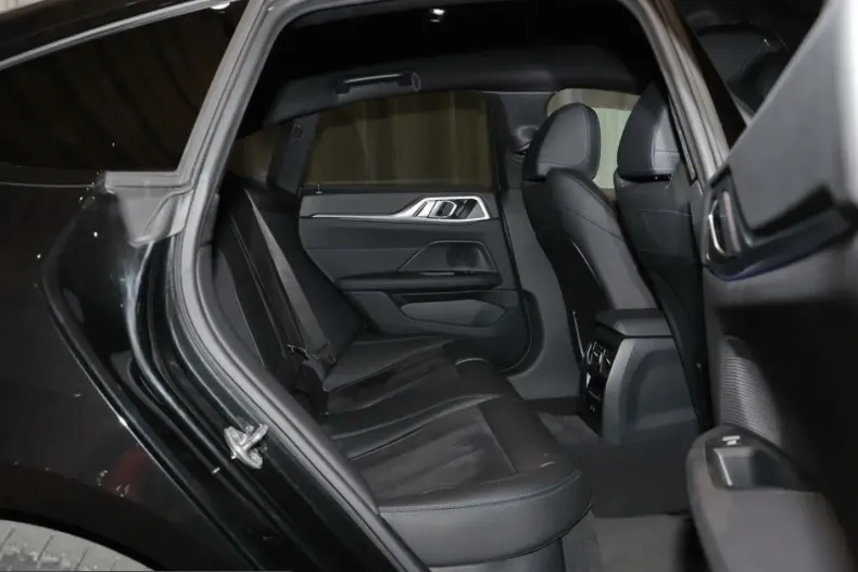 BMW i4 (Seria 4) din 2023 cu 41.847 km - oferta BMW200979 - foto 11