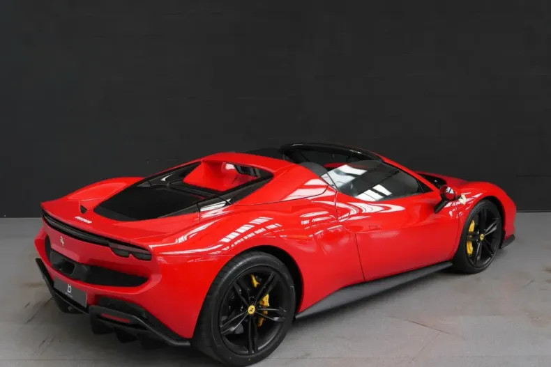 Ferrari 296 GTS din 2025 cu 2.800 km - oferta FER200990 - foto 2