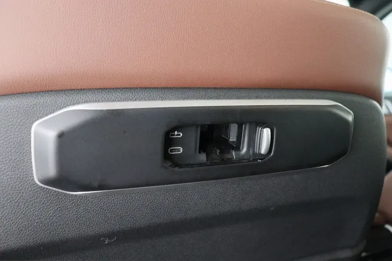 BMW X6 M60 (Seria X) din 2024 cu 32.072 km - oferta BMW201014 - foto 32